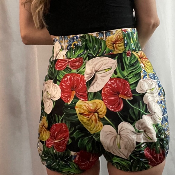 Dolce and Gabbana hot pants shorts - Picture 4 of 11